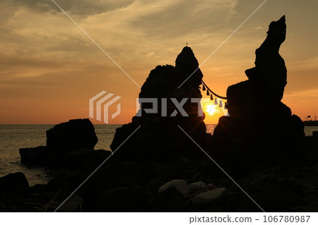 Futami Meoto Rock 3 Futami Meoto Rock 3 106780987