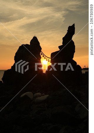 Futami Meoto Rock 1 106780989