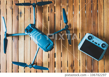 drone and controller 106782297