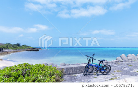 Blue sea of Miyakojima 106782713