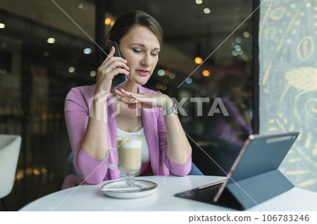 Business negotiations on the phone in a cafe of a young woman entrepreneur 106783246