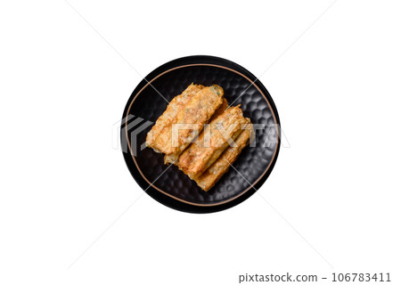 Fresh bite rolls from leaves of cabbage with minced meat, onions and carrots 106783411