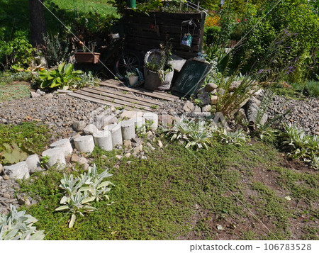 A garden full of greenery and a handmade feel A garden full of greenery and a handmade feel 106783528