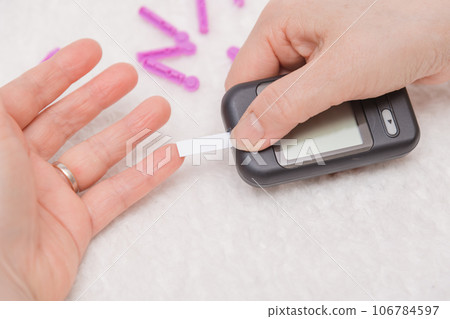 [Diabetes blood sugar level measurement sensor] 106784597