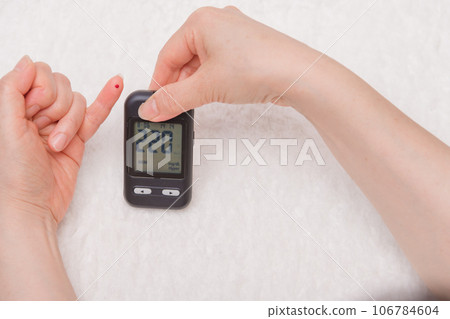 [Diabetes blood sugar level measurement blood and measuring device] 106784604