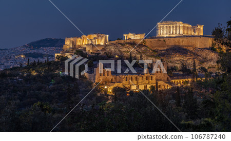 Night view of Ancient Acropolis of Athens in Greece 106787240