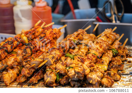 串燒 烤肉串 豬肉 燒烤 烤肉 夜市 꼬치 pork meat skewer kebab 串焼き 串燒 烤肉串 豬肉 燒烤 烤肉 夜市 꼬치 pork meat skewer kebab 串焼き 106788011