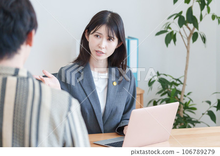 Female lawyer talking with client 106789279