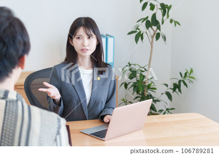 Female lawyer talking with client Female lawyer talking with client 106789281