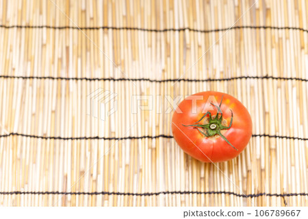 tomatoes placed on blinds 106789667