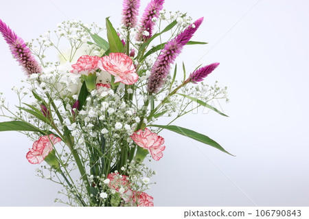 白色背景上各種顏色的花束 白色背景上各種顏色的花束 106790843