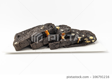 squid-ink Sandwich Loaf on white background 106791216