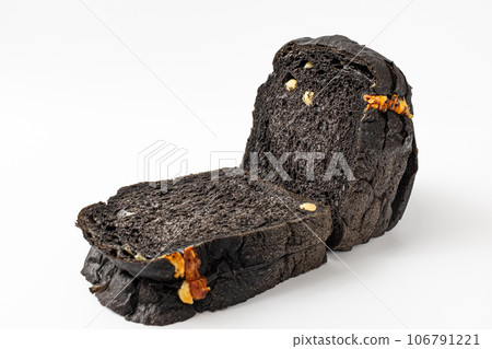 squid-ink Sandwich Loaf on white background 106791221