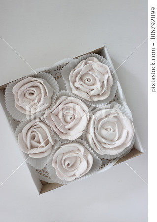 Homemade marshmallows in paper gift boxes. Zephyr flowers. 106792099