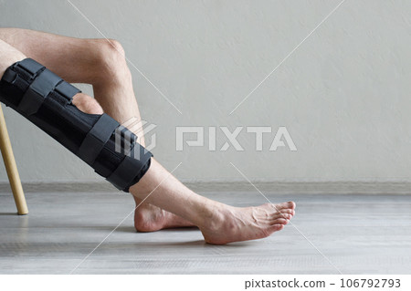 Male patient's leg is injured and the should not be bent.  106792793