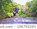 Playing in the Genbei River 106793265