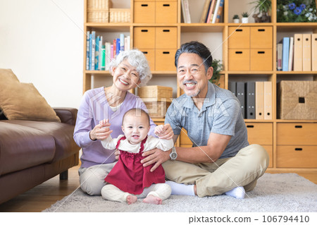 Grandparents and grandchildren together smiling Grandparents and grandchildren together smiling 106794410