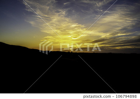 Beautiful sand dunes in the Sahara desert 106794898