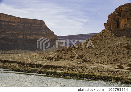 Beautiful sand dunes in the Sahara desert Beautiful sand dunes in the Sahara desert 106795334