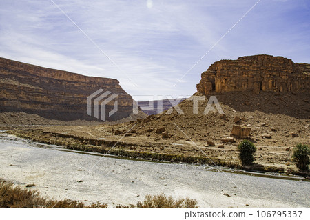 Beautiful sand dunes in the Sahara desert Beautiful sand dunes in the Sahara desert 106795337