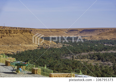 Beautiful scenery of the Sahara desert 106795373