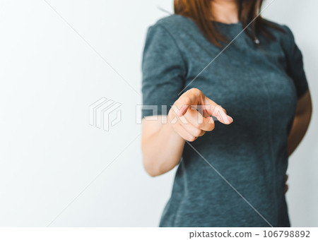 woman who blames woman who blames 106798892