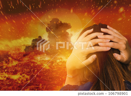 A woman holding a head 106798901