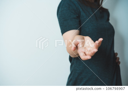 To hand out To hand out 106798907