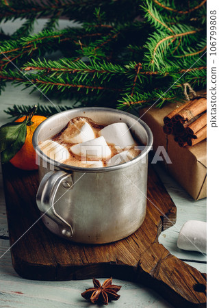 Mug of hot chocolate with marshmallows 106799808