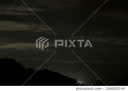 Nagasaka Town, Hokuto, a line of lights leading to the peak of Fuji at dawn 106800144