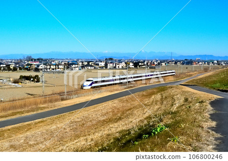 Tobu Line Limited Express Spacia seen from the right bank of the Watarase River next to Shin-Mikuni Bridge Tobu Line Limited Express Spacia seen from the right bank of the Watarase River next to Shin-Mikuni Bridge 106800246