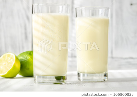 Glasses of brazilian lemonade 106800823