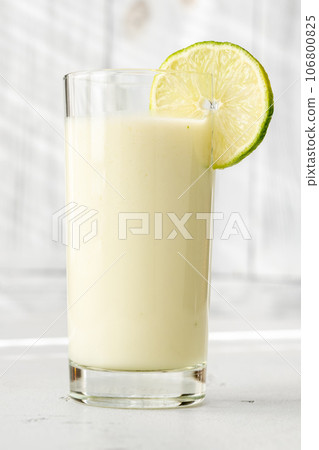 Glasses of brazilian lemonade 106800825