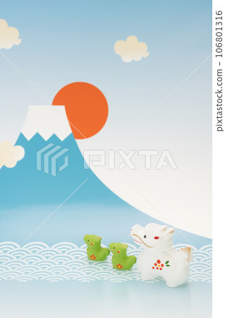 龍年新年素材：龍父母與孩子與富士山的初升日出 106801316