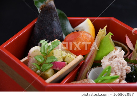 Appetizers served in hexagonal lacquerware Appetizers served in hexagonal lacquerware 106802097