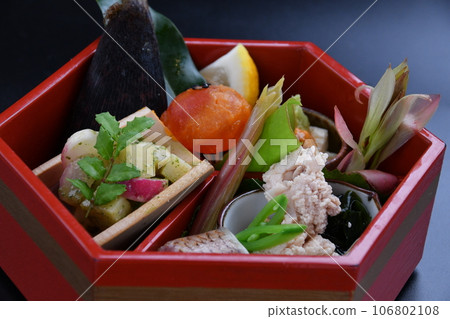Appetizers served in hexagonal lacquerware Appetizers served in hexagonal lacquerware 106802108