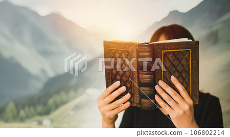 woman reading old books 106802214