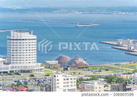 稚內公園 從山上眺望稚內灣,俯瞰城市和大海 稚內公園 從山上眺望稚內灣,俯瞰城市和大海 106803586