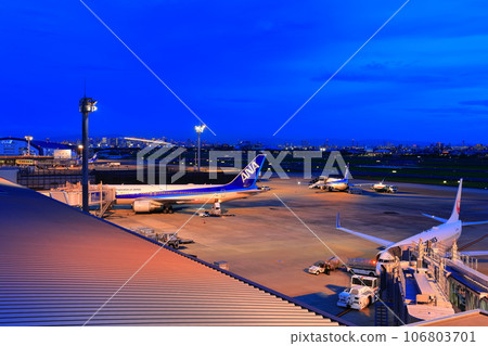 [Osaka Prefecture] Night view of Osaka International Airport (Itami Airport) 106803701