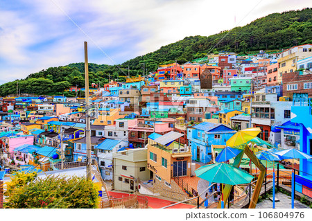 [Korea] Gamcheon Culture Village, Gamcheonmunamaul, daytime, colorful townscape (Saha-gu, Busan Metropolitan City) 106804976