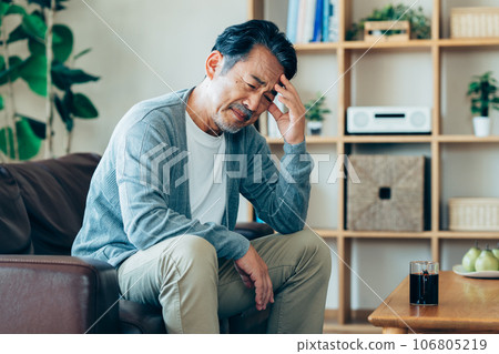 擔心的老人 106805219