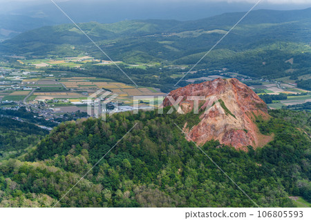 Showa Shinzan and Sobetsu Town Showa Shinzan and Sobetsu Town 106805593