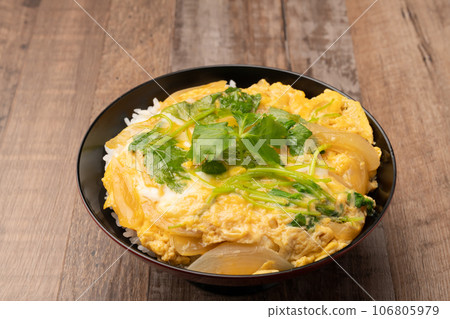 Egg-shaped dish 106805979