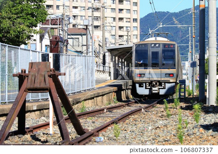 [JR West] 207 series (Wadamisaki Line: Wadamisaki Station) 106807337
