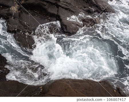 岩石海岸，水流強勁 106807417