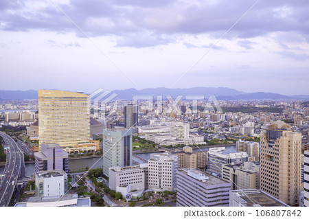 A wonderful evening view of Fukuoka City from the Fukuoka Tower 106807842