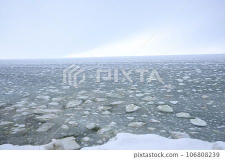 Drift ice bordered by Shiretoko 106808239