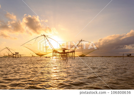 .Beautiful golden reflection sunrise above the lagoon..landscape Amazing yellow light of nature cloudscape sky background..Scene of romantic sky sun shine throughthe cloud. . 106808636