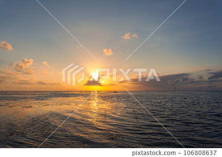 .Beautiful golden reflection sunrise above the lagoon..landscape Amazing yellow light of nature cloudscape sky background..Scene of romantic sky sun shine throughthe cloud. . 106808637