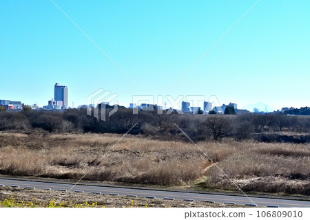 The center of Koga City seen from the embankment near Shin-Mikuni Bridge The center of Koga City seen from the embankment near Shin-Mikuni Bridge 106809010